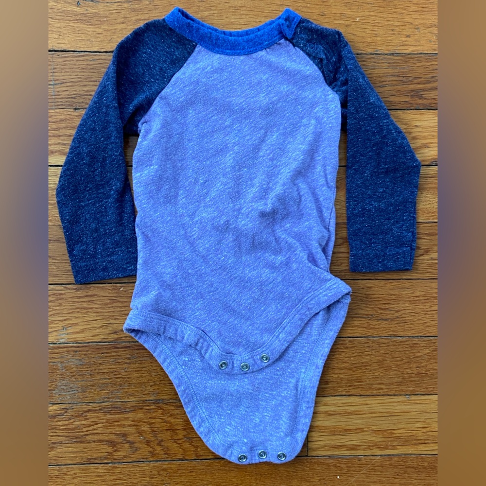 Primary body suit size 9-12 months